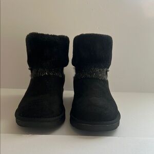 Chic Black Fur-Trimmed Boots